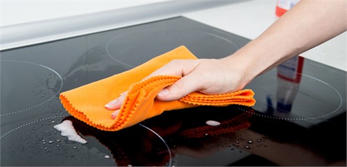 Vệ sinh bếp từ - Giữ bếp luôn mới